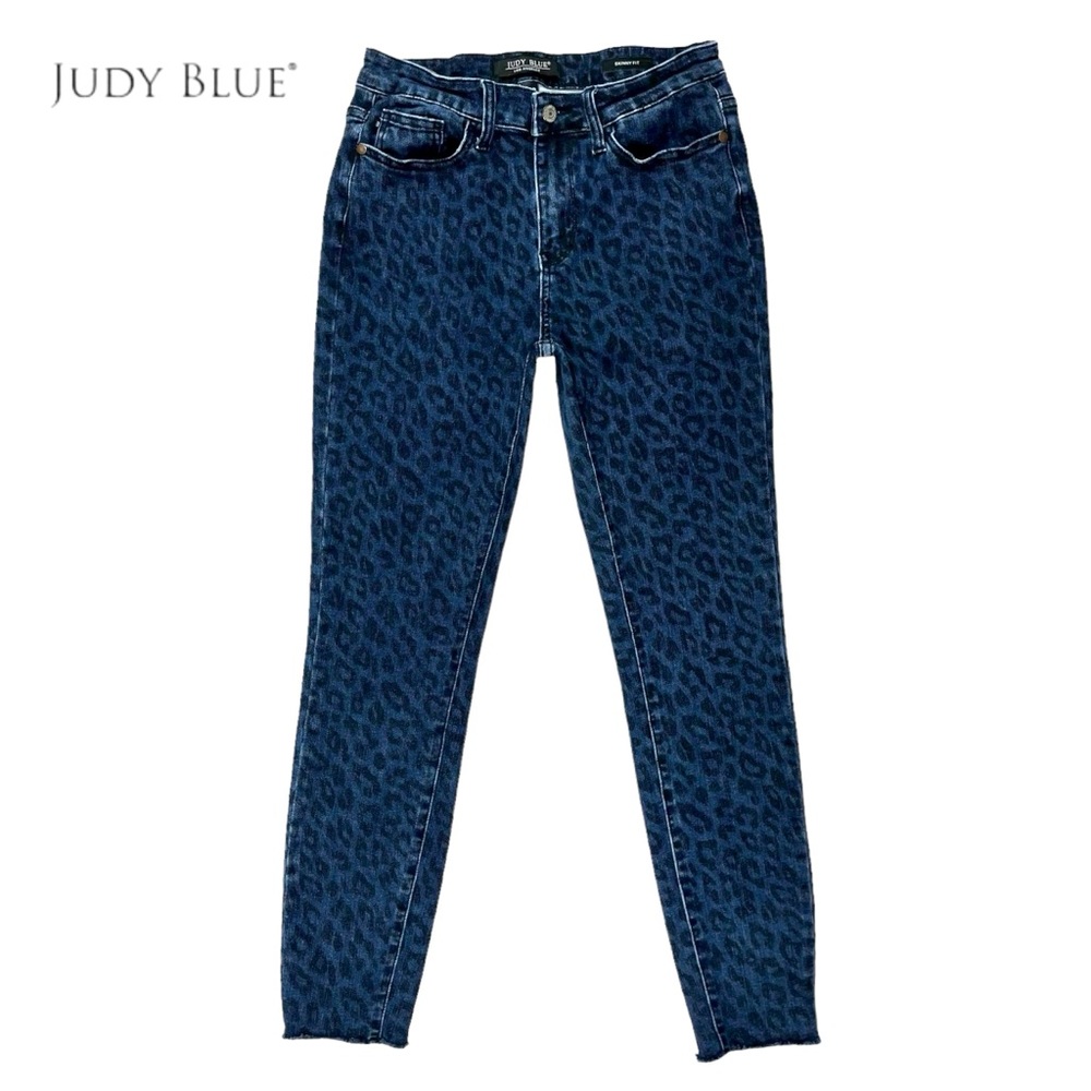 Judy Blue | Women’s 7/28 | Skinny Fit Cheetah Print Demin Jeans Raw Hem